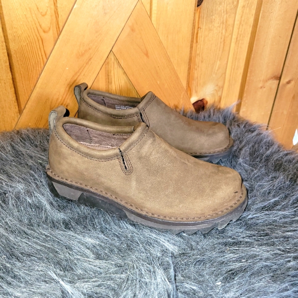 Mozo leather clogs